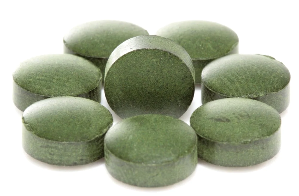 Spirulina conţine în proporţie de 60-70% proteine pure şi de 40 de ori mai mult beta-caroten decât spanacul