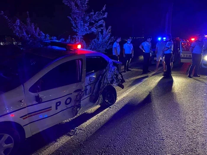 Loganul Poliției a fost lovit primul de tir