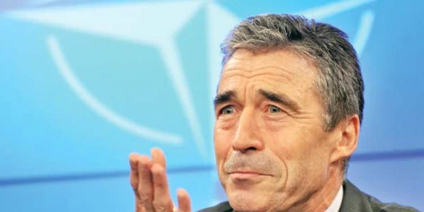 Anders Fogh Rasmussen  a fost premierul Danemarcei  între 2001 şi 2009   