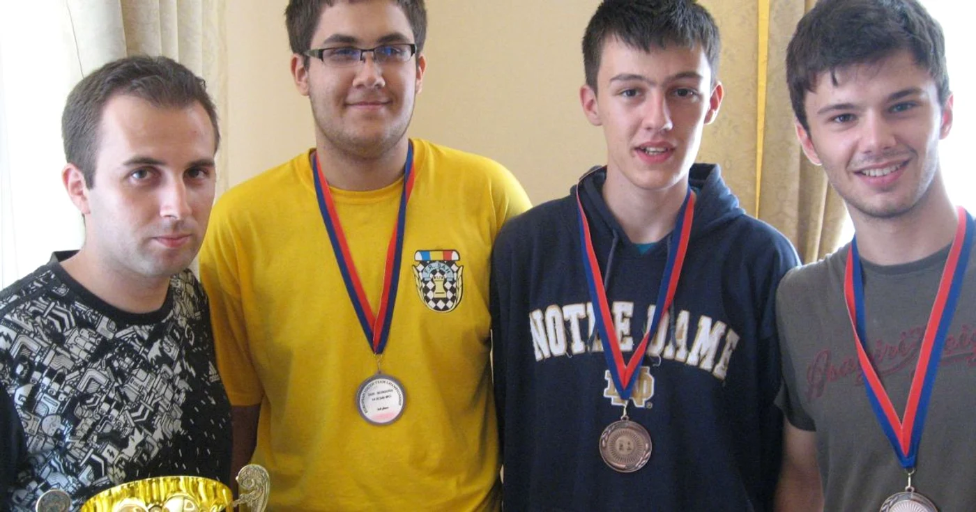 Cătălin Ardelean împreună cu medaliaţii de la Campionatele Europene