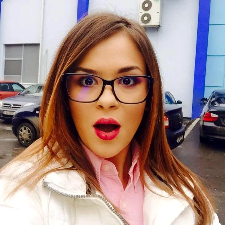 
    Beatrice Zimţa prezintă rubrica "Horoscop" la "Star News" de la Antena Starsfoto: arhiva personală  