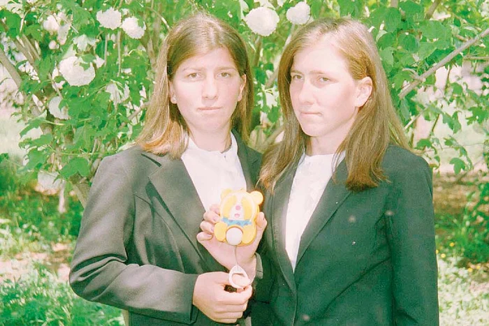 2002: Lina şi Gherghina s-au despărţit în urmă cu 12 ani, când fiecare a plecat să muncească în străinătate