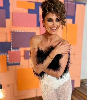 Alina Puscaş cu păruţ creţ