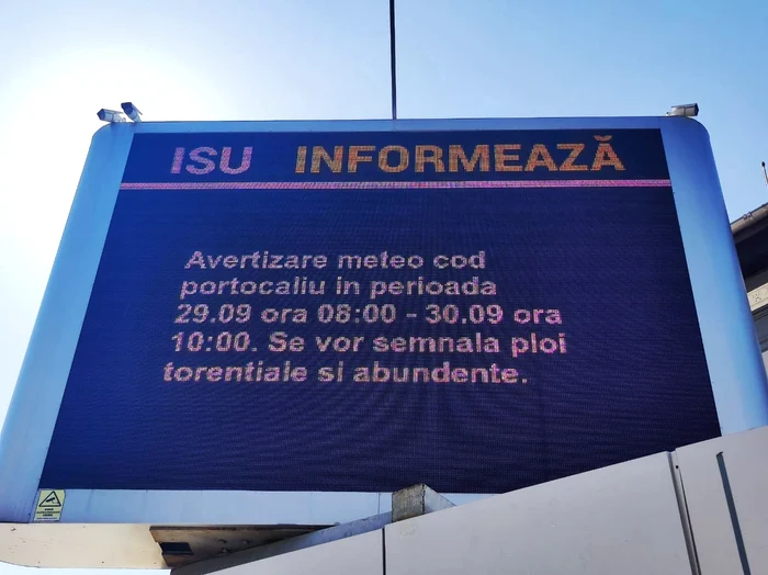 Avertizarea Cod portocaliu, afișată pe panouri stradale.  FOTO ISU B-IF