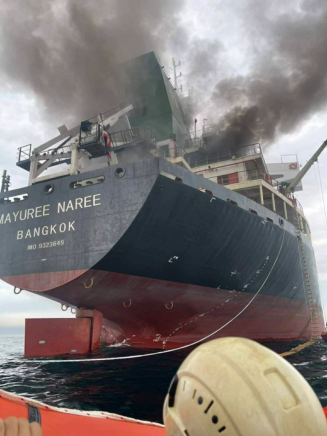 Vas comercial thailandez, atacat în Strâmtoarea Hormuz. 20 de membri ai echipajului, aduși în siguranță în Oman