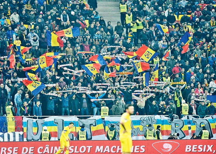 
    Imaginile cu fani şi  steaguri tricolore  vor fi rare la amicalul  de diseară Foto: Răzvan Păsărică  