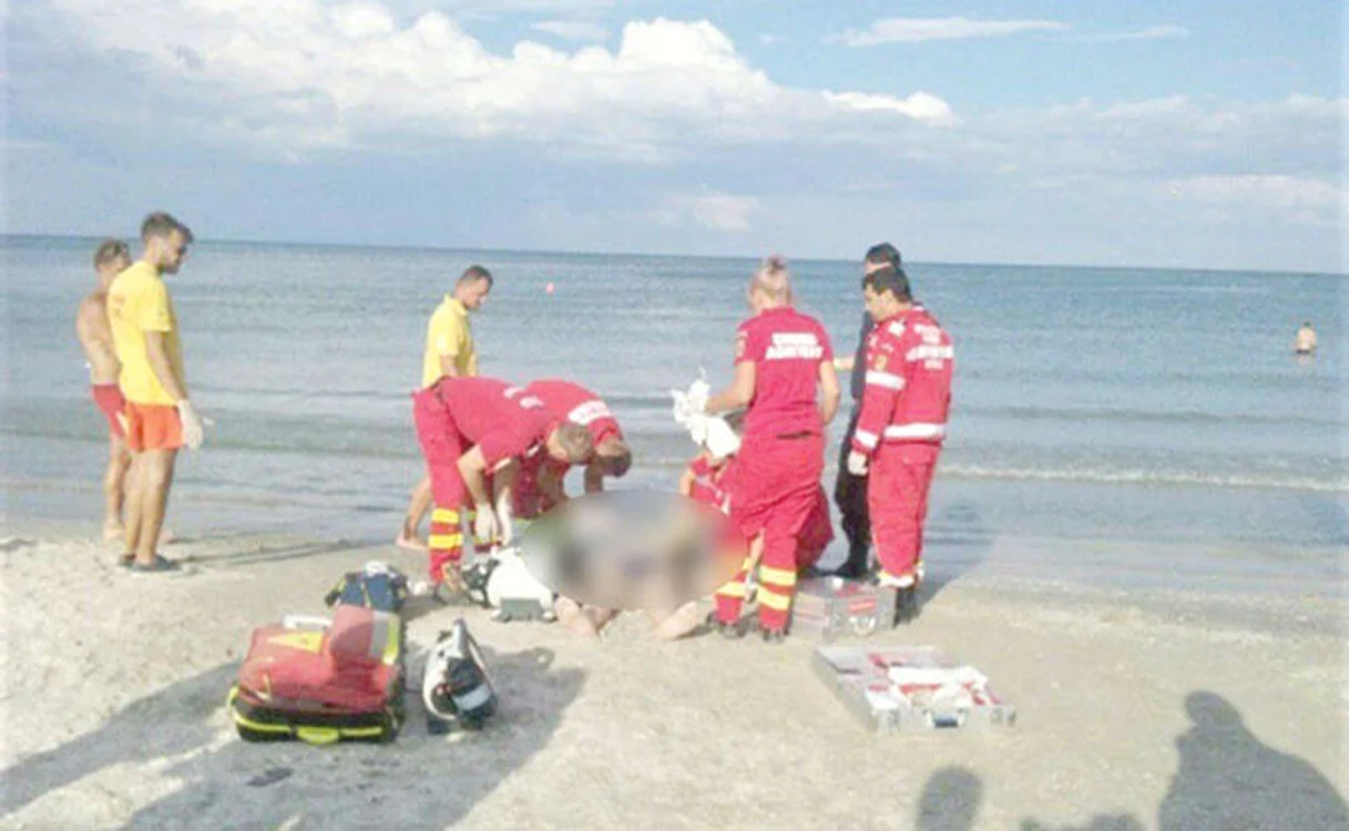 Bărbatul a fost resuscitat și transportat de urgență la spital