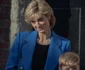 Elizabeth Debicki jucând-o pe Diana în The Crown