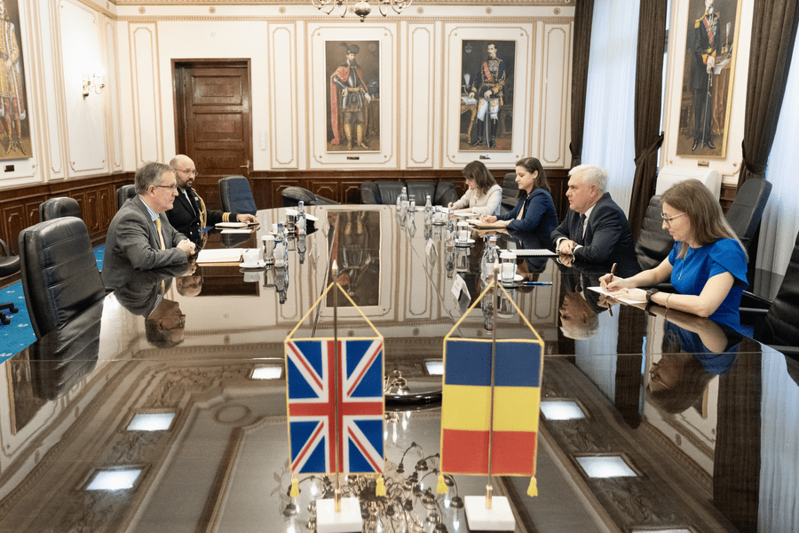 Ministrul Apărării, întâlnire cu ambasadorul Marii Britanii la București. Discuții despre situația regională de securitate