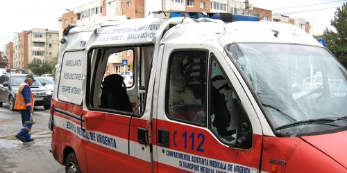 Maşina Salvării a avut nevoie de...salvare (foto: arhivă Adevărul)
