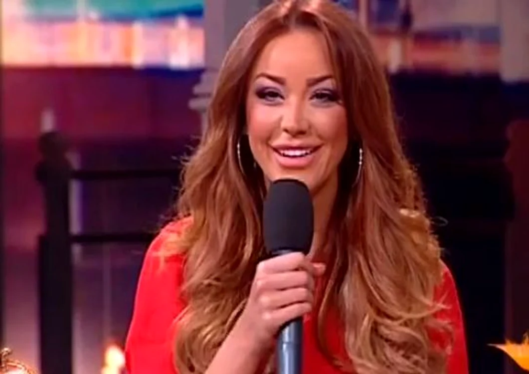 
    Bianca Drăguşanu (FOTO UN SHOW PĂCĂTOS)  