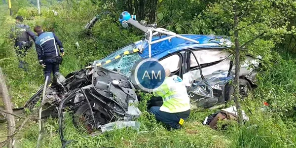 Mașină Google Street View făcută praf în urma coliziunii cu un tren Foto captură video Facebook Actual Mehedinți jpg
