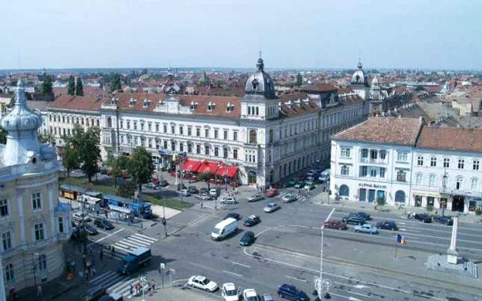 Arădenii sunt rugaţi să nu parcheze pe Bulevardul Revoluţiei, între Crişan şi Horea FOTO arhivă