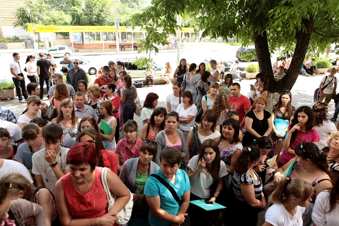 Elevii care au obţinut 10 pe linie la Bac anul acesta vor primi fiecare câte 3.000 de lei