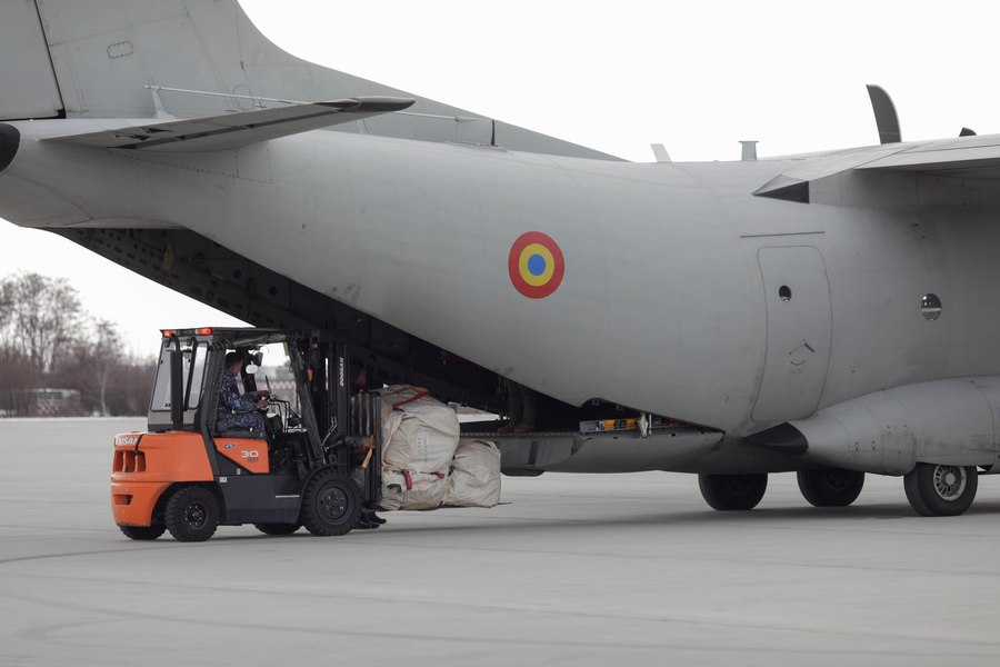 Aeronavele Forțele Aeriene Române vor transporta pompieri români în Corsica