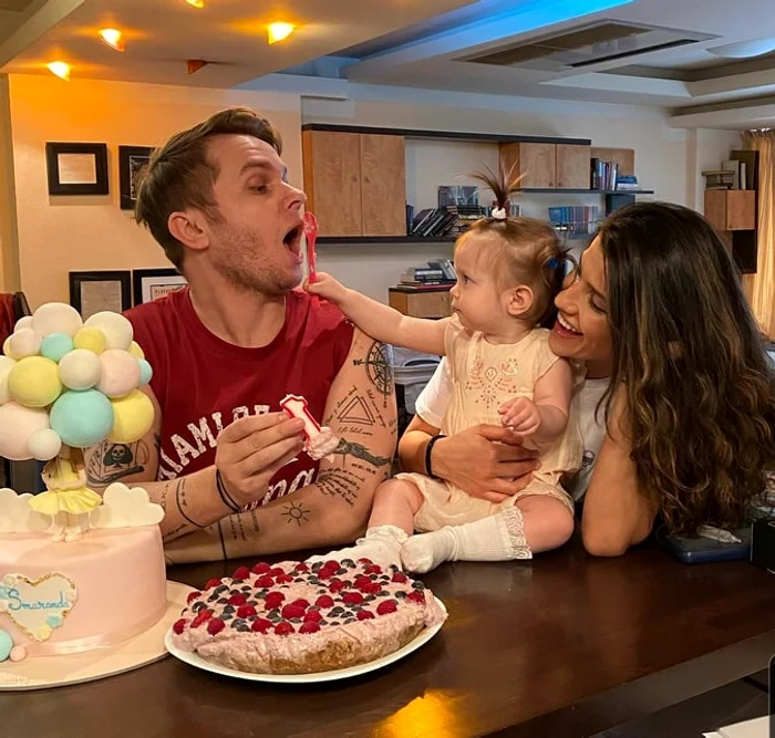 Fetiţa lui Codin şi a Anei a împlinit un an şi a avut un tort pe măsură 