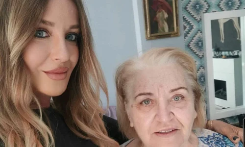 Tania Budi, alături de mama ei jpeg