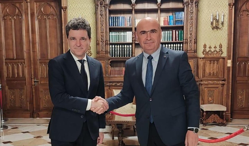 Ilie Bolojan l-a salutat pe Nicușor Dan la Palatul Cotroceni, înainte de dezbaterea de la TVR1