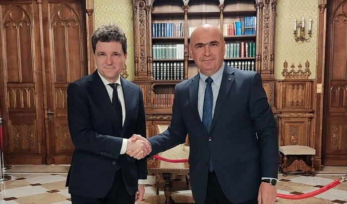 Ilie Bolojan l-a salutat pe Nicușor Dan la Palatul Cotroceni, înainte de dezbaterea de la TVR1