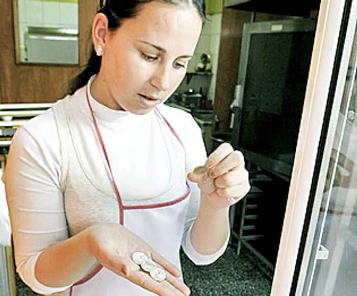 Daniela nu a vrut să  ne dea covrigi cu noua  monedă de 50 de bani