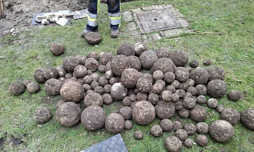 Depozit de ghiulele medievale, descoperit în Belgia (© Facebook / Group Van Vooren)