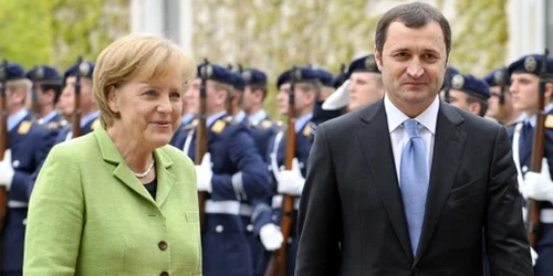 Cancelarul german Angela Merkel vine la Chişinău la invitaţia premierului moldovean Vlad Filat