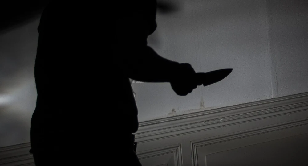 Conflict violent într-un mall din București: bărbat înjunghiat de fostul iubit al partenerei sale