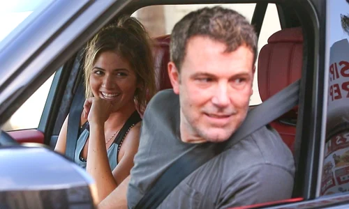 Ben Affleck şi Shauna Sexton au fost fotografiaţi pentru prima dată în august jpeg