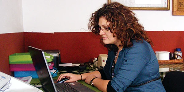 Tania Popescu şi-a rotunjit veniturile lucrând la calculator