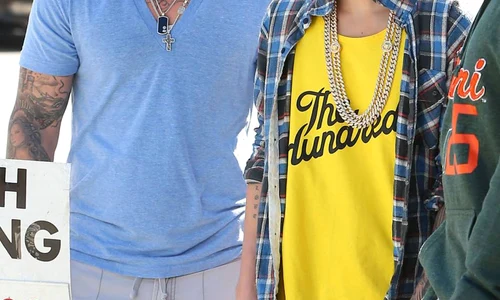 2090272 justin bieber et son pere a miami le 2 950x0 2 jpeg