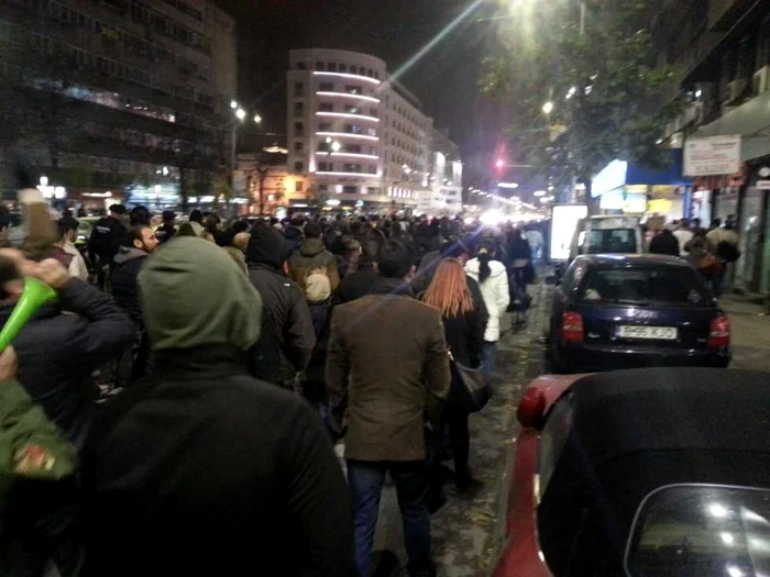 Protest in bucuresti - oamenii merg spre Guvern FOTO Adevarul/Vlad Epurescu