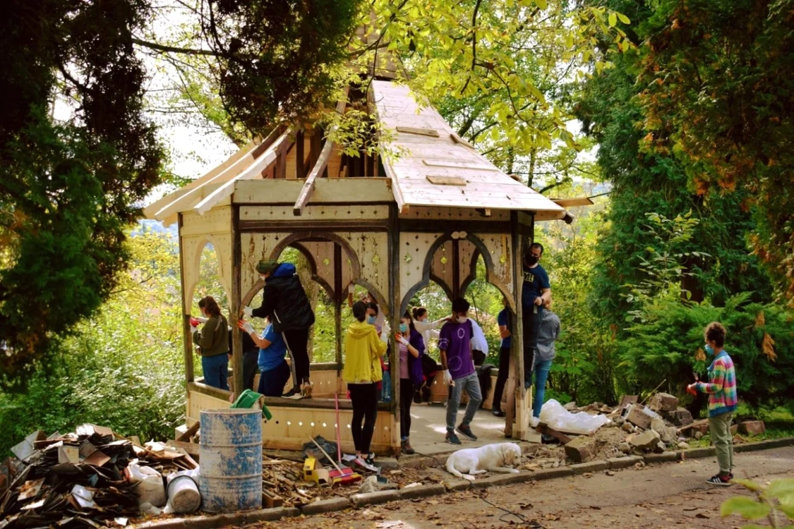 Foişorul interbelic de pe strada Griviţei din staţiunea balneară Băile Govora - Vâlcea Foto StudioGovora