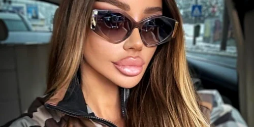 Bianca Drăgușanu, săltată de mascați Foto: Instagram 