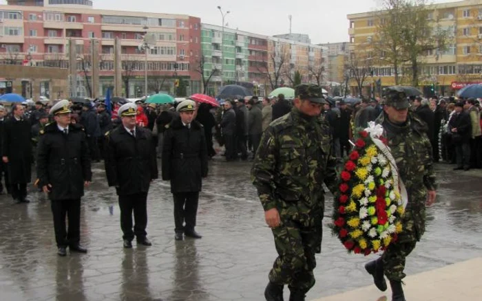 Depuneri de coroane la statuia lui Mircea cel Bătrân