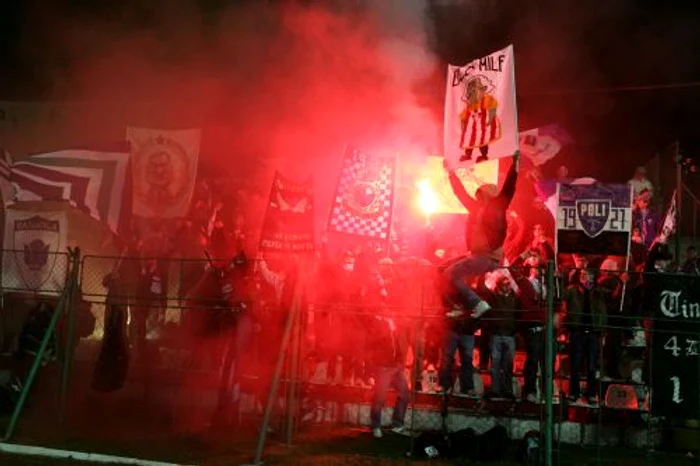 Timişoara: Fanii lui "Poli" au închiriat avion pentru Doneţk