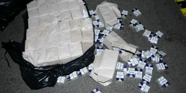 Poliţiştii au confiscat 40 de pachete cu ţigări