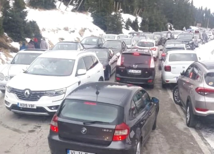 Pe Transalpina s-a circulat bară la bară                                         Foto: https://www.facebook.com/miruta.ro/