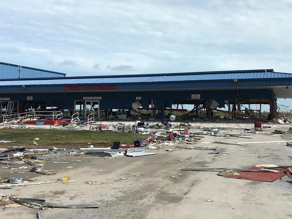 Uraganul Dorian a destrămat întreg Bahamas, nici avioanele nu au rămas întregi