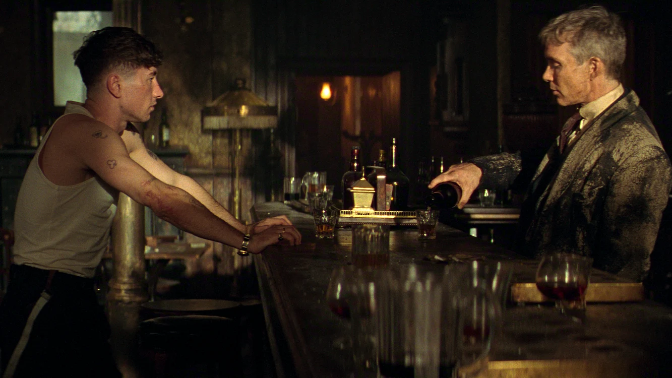 Tommy Shelby, alături de fiul său, Duke, interpretat de Barry Keoghan. FOTO: Netflix