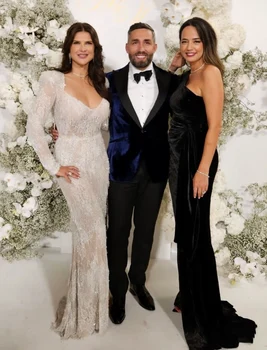 Monica, în cea de-a doua rochie de mireasă alături de Valeriu Gheorghiță și Andreea Raicu foto: Instagram