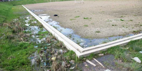 Mizerie pe terenul de sport al LPS Suceaca