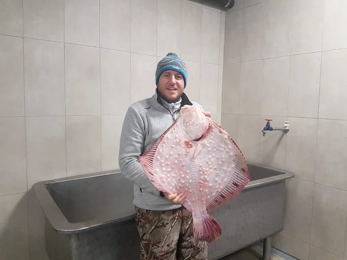 Matei Datcu și un calcan proaspăt prins FOTO: Matei Datcu