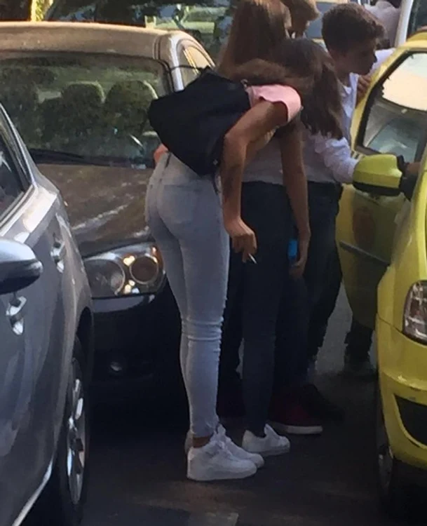 La 15 ani, Ioana se comportă ca o adolescentă rebelă: fumează și petrece în cluburi foto: Click!