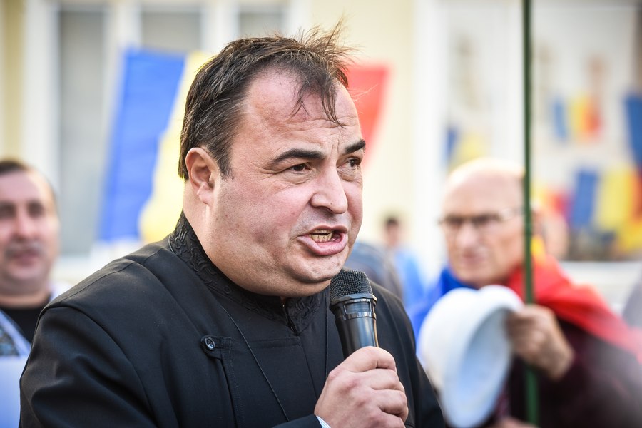 Preotul care îi mințea pe oameni că le trimite pomelnice la Athos: „Erau atâția bani în urne, că era nevoie de doi oameni să le ridicăm“