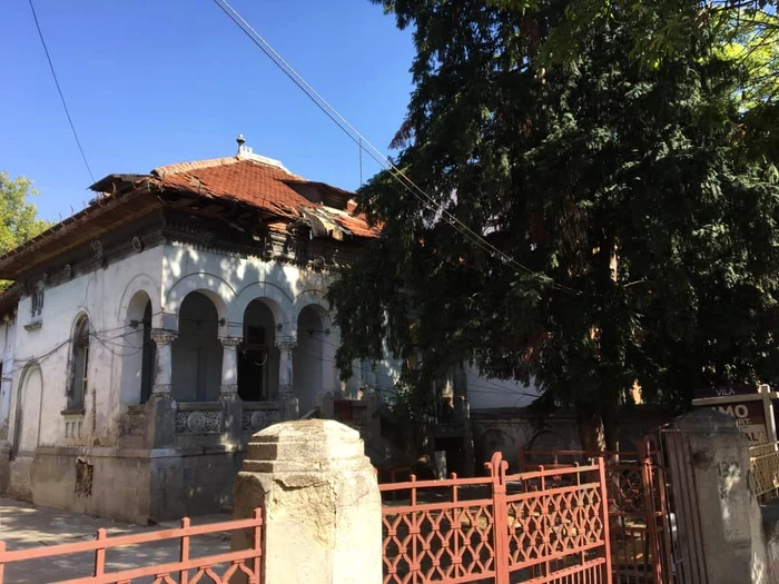 
    Clădirea istorică salvată se află pe strada Știrbei Vodă 132 Foto: Facebook/Nicușor Dan  