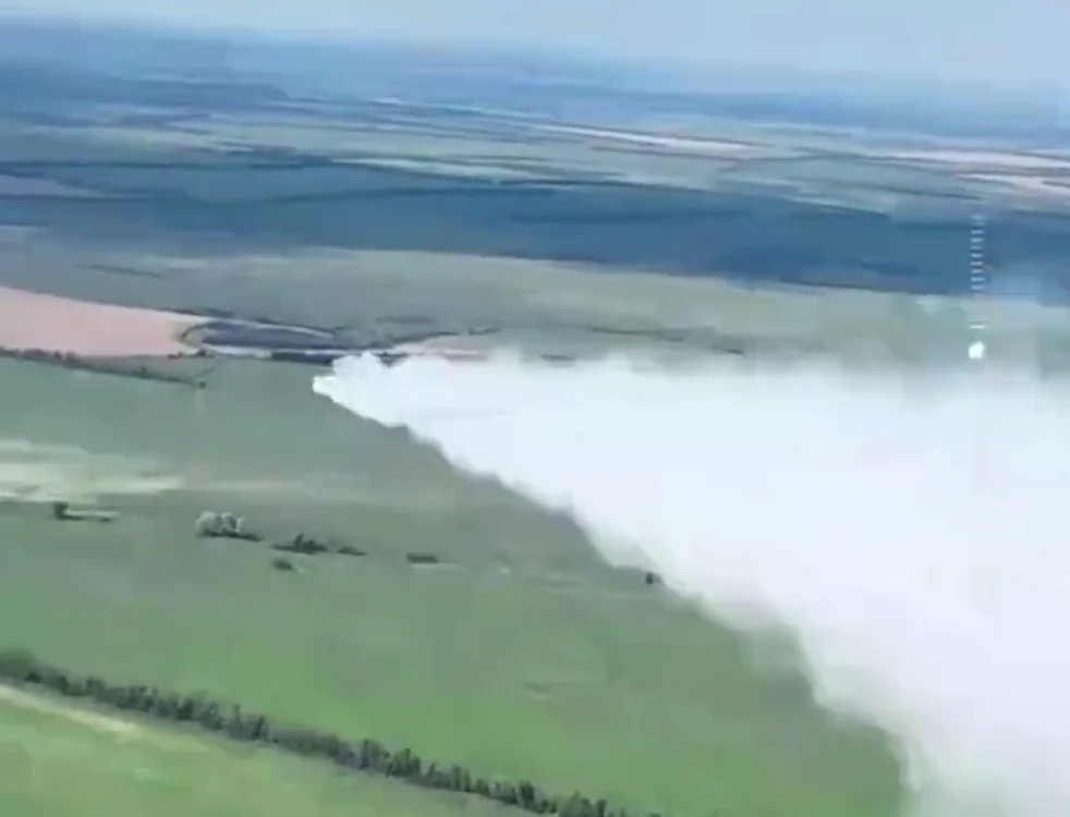 Racheta a trecut la mică distanță de dronă Foto Captură video