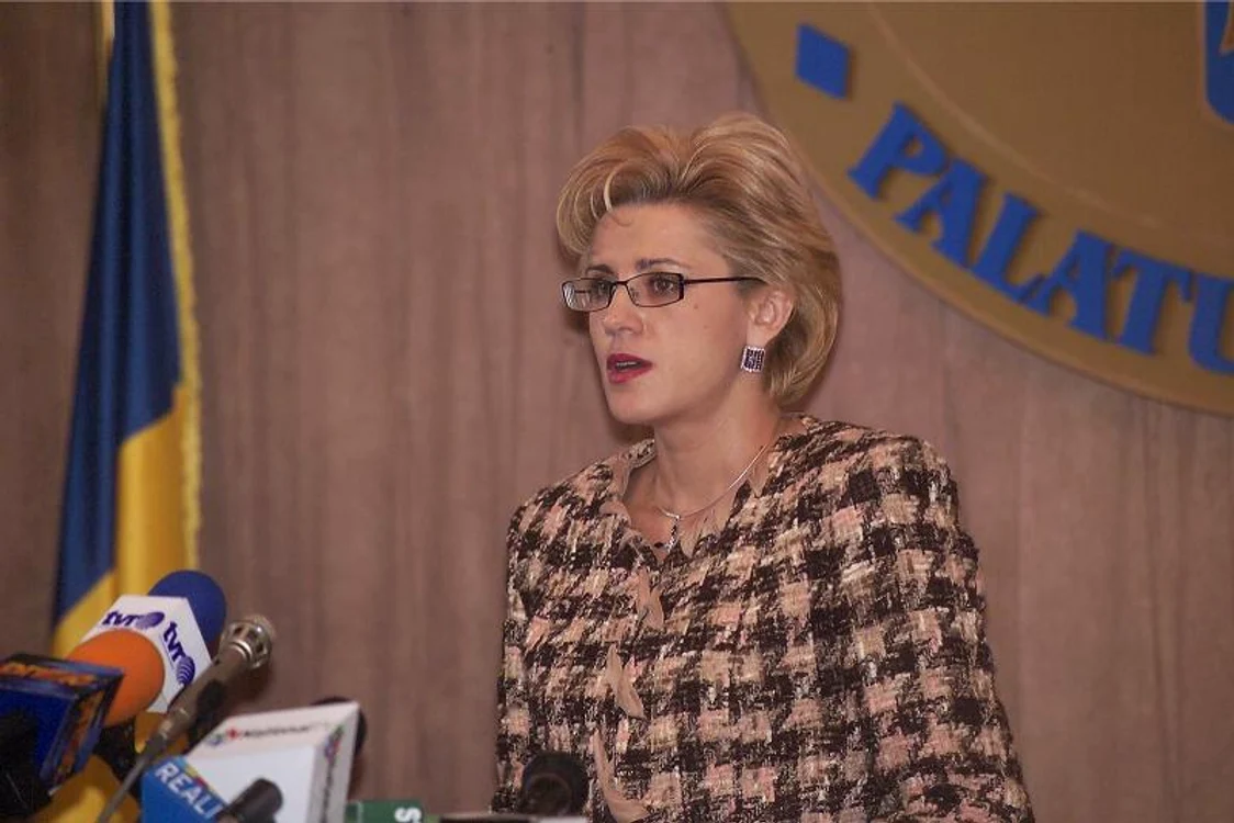 
    Corina Creţu  
