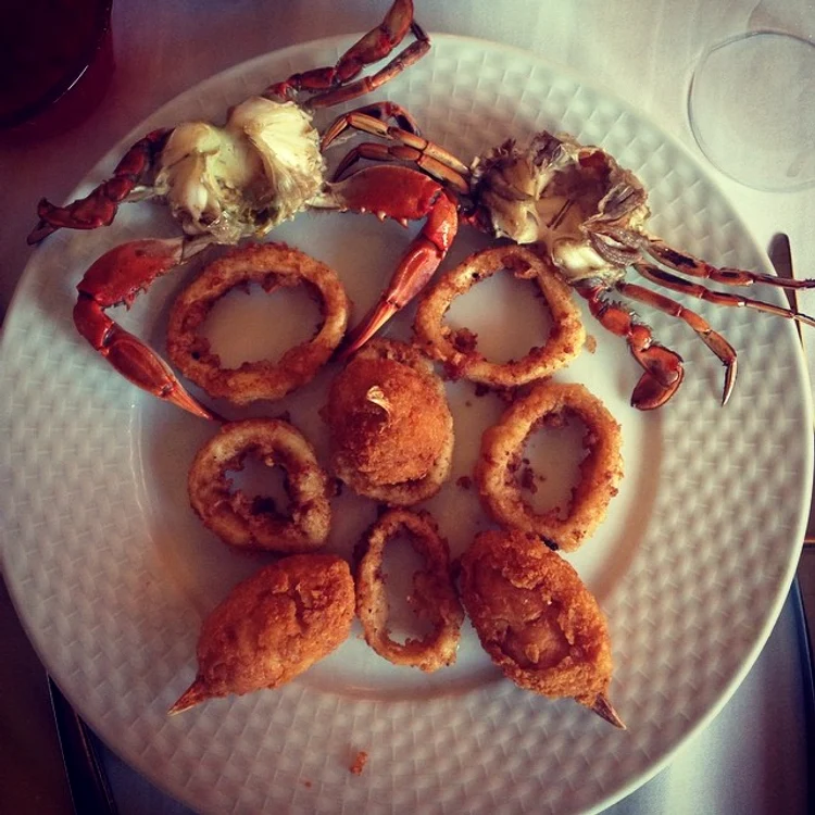 Cei doi porumbei au comandat crabi şi calamari