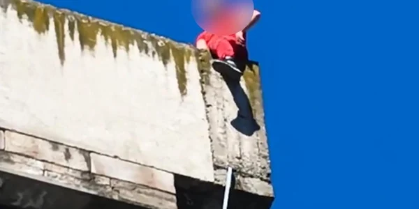 a cazut de pe cladire jpg
