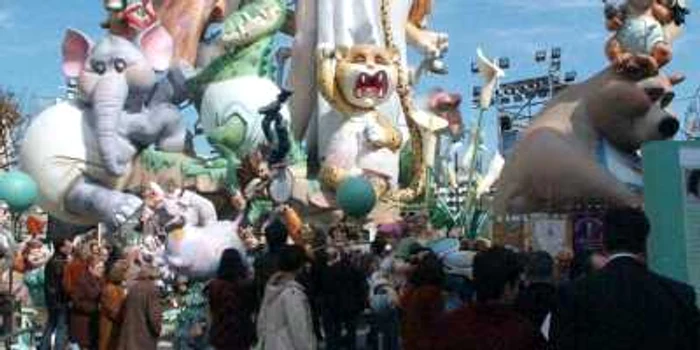 Fallas, păpușile gigantice la care se lucrează un an de zile